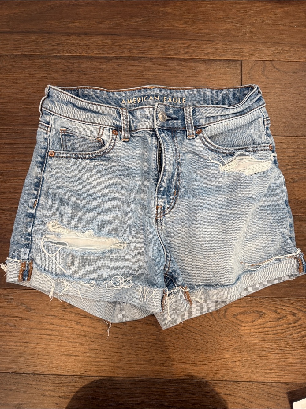 American Eagle Outfitters Light Wash Distressed Denim Shorts Size 2 - C54-003